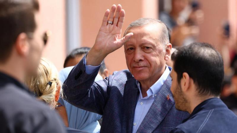 Действащият турски президент Реджеп Тайип Ердоган печели 50,9 процента от