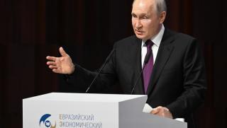 Владимир Путин говорейки на Евразийския икономически форум много просто и