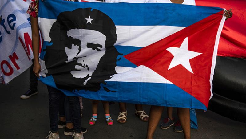 След дълги години остри критики към Куба и отношения на