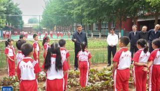 По случай Международния ден на детето вчера китайският председател Си