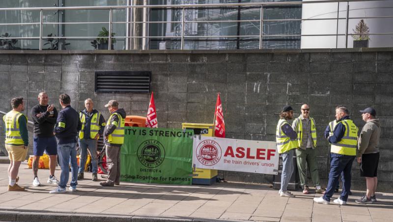 В знак на протест срещу нарастващите разходи за живот, от
