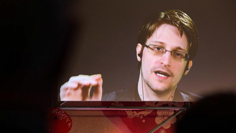 Когато Едуард Сноудън започне да говори, става страшно. Така се