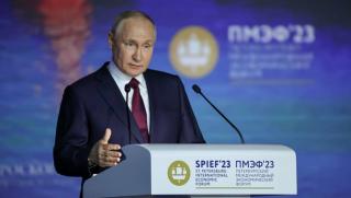 Президентът Владимир Путин говори на пленарната сесия на Петербургския международен