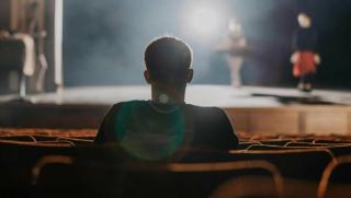 Днес светът наоколо се променя коренно и хората на изкуството