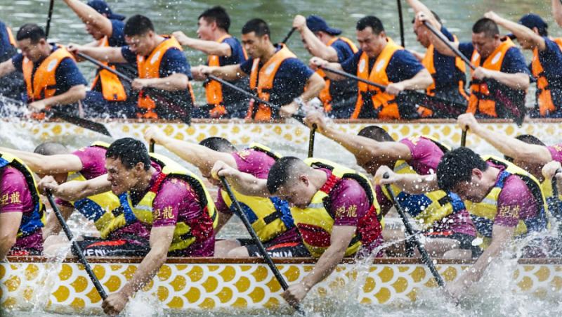 Състезанията с драконови лодки са древна китайска традиция, която може