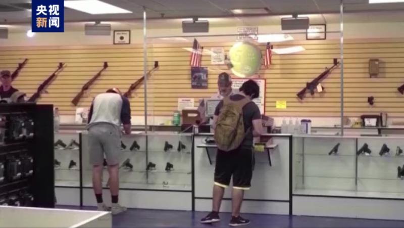 Според 60% от американските граждани насилието с огнестрелни оръжия е