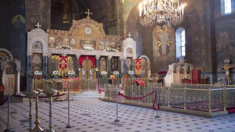 Икони, мощи на светци и други исторически ценности на руския