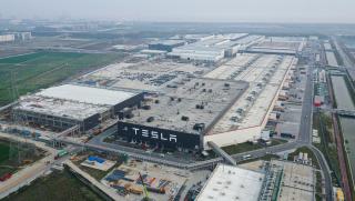 Гигафабриката на Tesla в Шанхай е доставила 93 680 автомобила