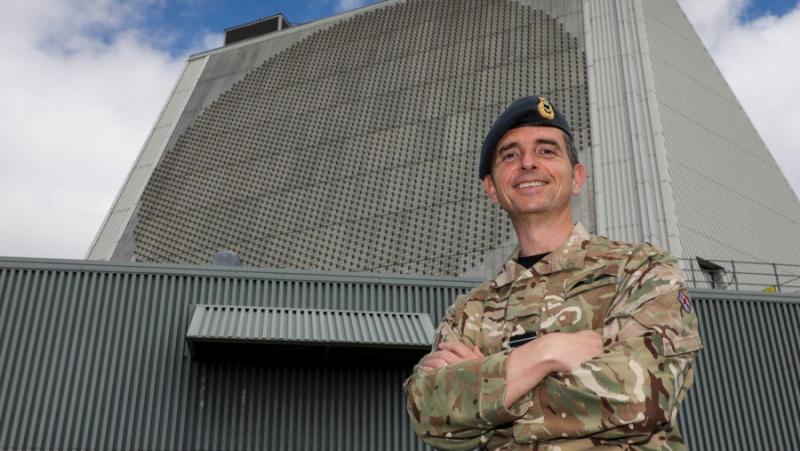 Интензивността на лудостта в западния естаблишмънт не мисли да стихва.