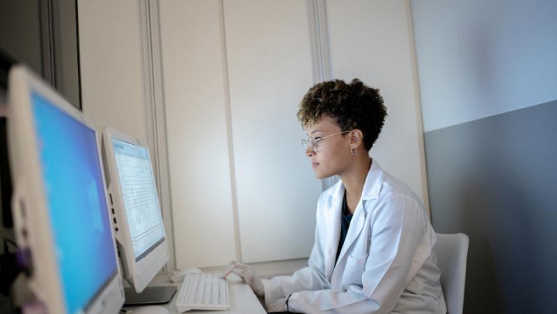 На 6 юли Уолстрийт Джърнъл“ публикува статия, в която се