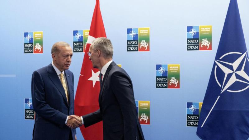 Факт е, че в навечерието й САЩ и Европа се