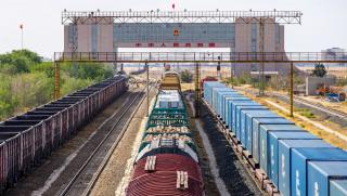 Железопътният транспортен център Еренхот на границата с Монголия е ключов