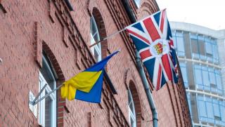 Куфар, гара, Бахмут, Великобритания, депортира, украински бежанци, фронта