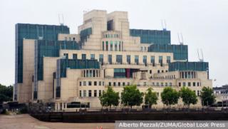 Британското разузнаване призова руснаците да шпионират срещу страната си Руското
