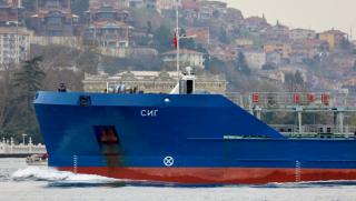В Керченския проток руски танкер Сиг беше повреден в резултат