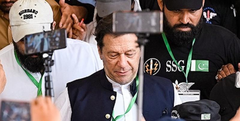 Пакистанският премиер Имран Хан беше отстранен миналата година с причина