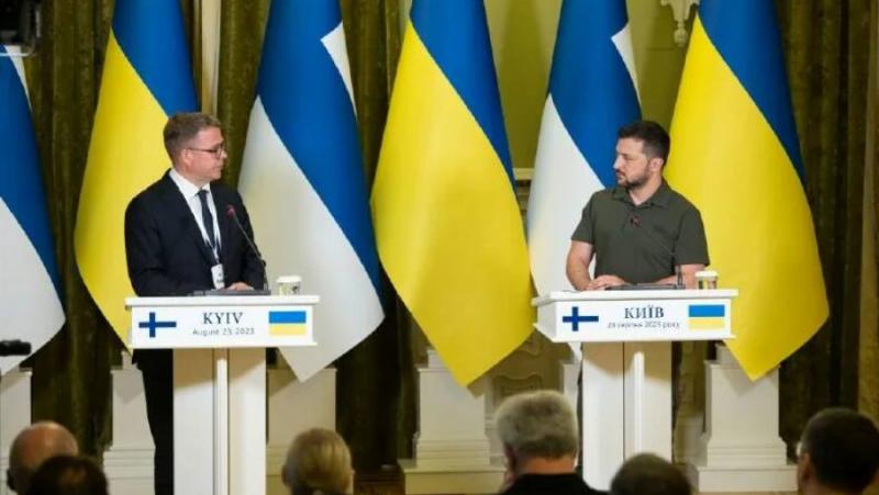 Премиерът на Финландия посети Киев, където Владимир Зеленски го моли