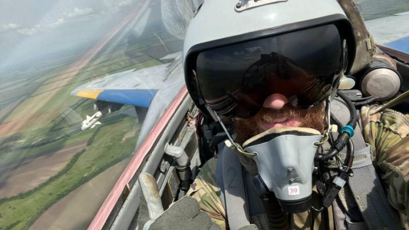 ЗАГИНА ДЖУС, ЕДИН ОТ ПИЛОТИТЕ, КОЙТО ВЛЕЗЕ В ПЪРВАТА ГРУПА