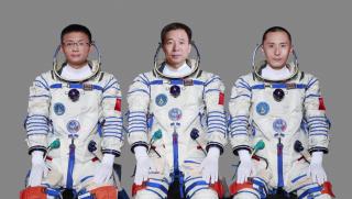 В петък тайконавтите от космическата мисия Шънджоу 16 изпратиха видеопослание към
