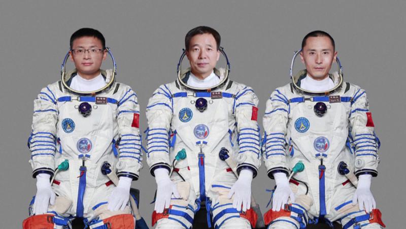 В петък тайконавтите от космическата мисия Шънджоу-16“ изпратиха видеопослание към