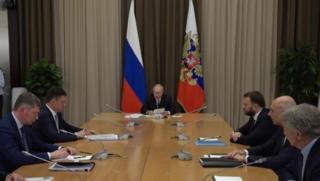 Руският президент Владимир Путин участва вчера в съвещание по енергийните