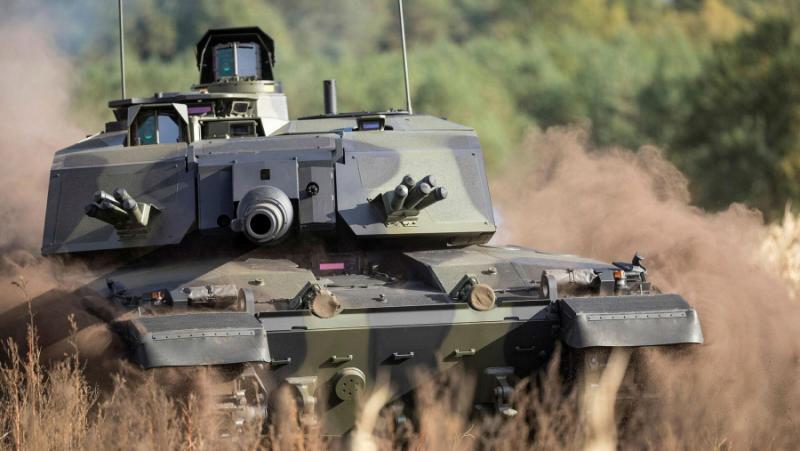 Докато танковете “Чаланджър горят в степите на Украйна, британските разработчици