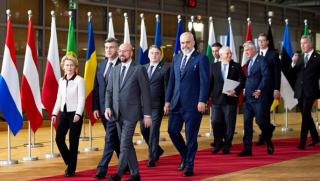 Под бремето на изкуствено създадени неразрешими проблеми евроинтеграционният съюз започва