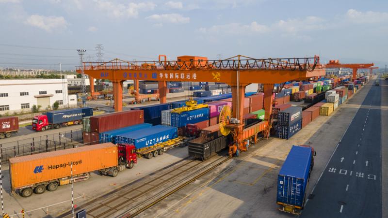 Преди 2 дни първият специален влак между Китай и Европа,