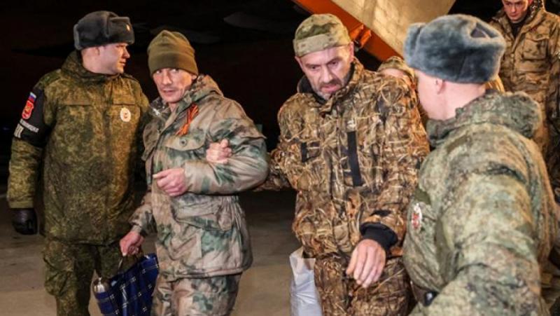 Украинските войници се предават с хиляди и не искат да