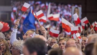 Това което преди всичко показаха изборите в Полша е пълната