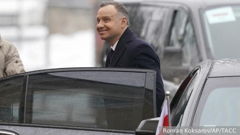 Скандалът с бръмбара в колата на полския президент Анджей Дуда