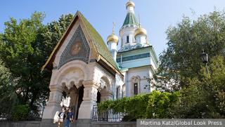Построен от руски архитект с руски пари храм в центъра