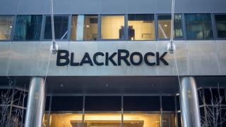 С близо 10 трилиона долара управлявани активи БлекРок е най големият
