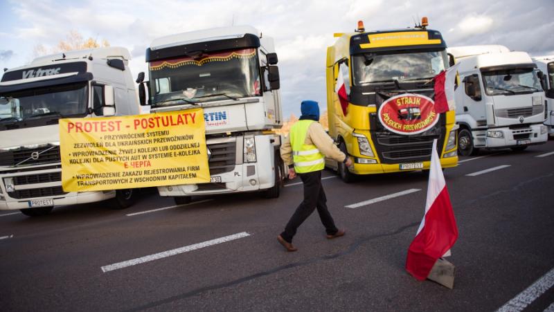 Украинският посланик във Варшава обвини полските шофьори на камиони, че