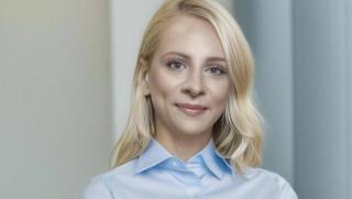 Иолина Василева е магистър по Междукултурна комуникация с богат опит