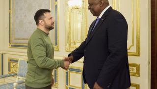 Вчера в Киев неочаквано пристигна министърът на отбраната на САЩ
