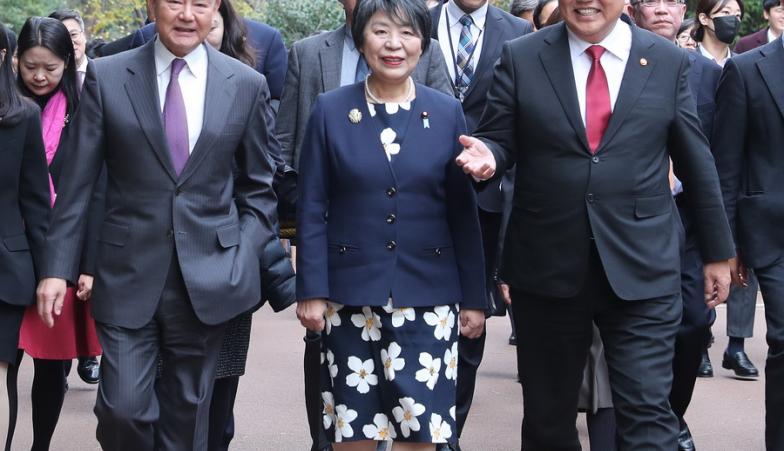 През изминалия уикенд външните министри на Китай, Япония и Южна