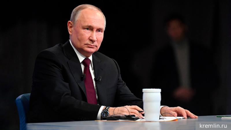 Президентът на Русия се въоръжи с черен маркер, водеше многобройни