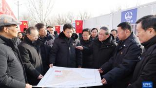 Вчера премиерът Ли Цян посети няколко села в окръг Дзишъшан
