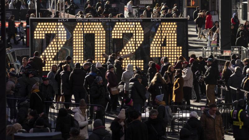 Предстоящата 2024 година ще бъде по-трудна за целия свят от