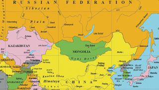 Монголия която заема изгодно географско положение между Русия и Китай