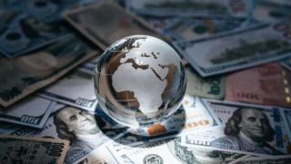 Институтът за международни финанси IIF редовно следи размера на глобалния