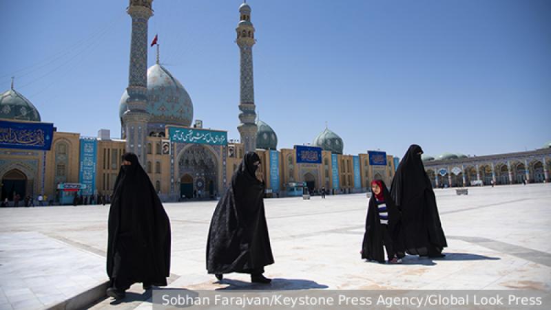 В иранския град Кум, свещен за шиитите, беше издигнат червен