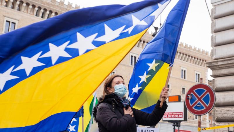 Твърди се, че много държави в съвременния свят са под