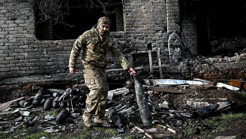 Киев, изпращайки войски за щурм на Кринки, демонстрира на Запада