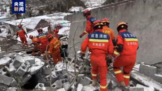 50 души, изчезнали в, свлачище, провинция Юннан