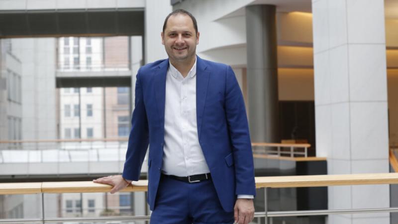 С позициите си българските евродепутати от БСП си навличаха често