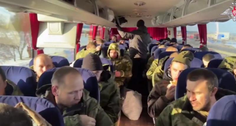 195 руски военнослужещи бяха върнати от украински плен, съобщиха от