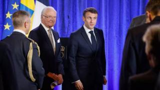 Френският президент е специалист Блестящото му отсъствие от страната когато