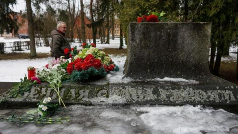 На латвийския вандал отмериха червонец в лагерЛатвийският политик член на
